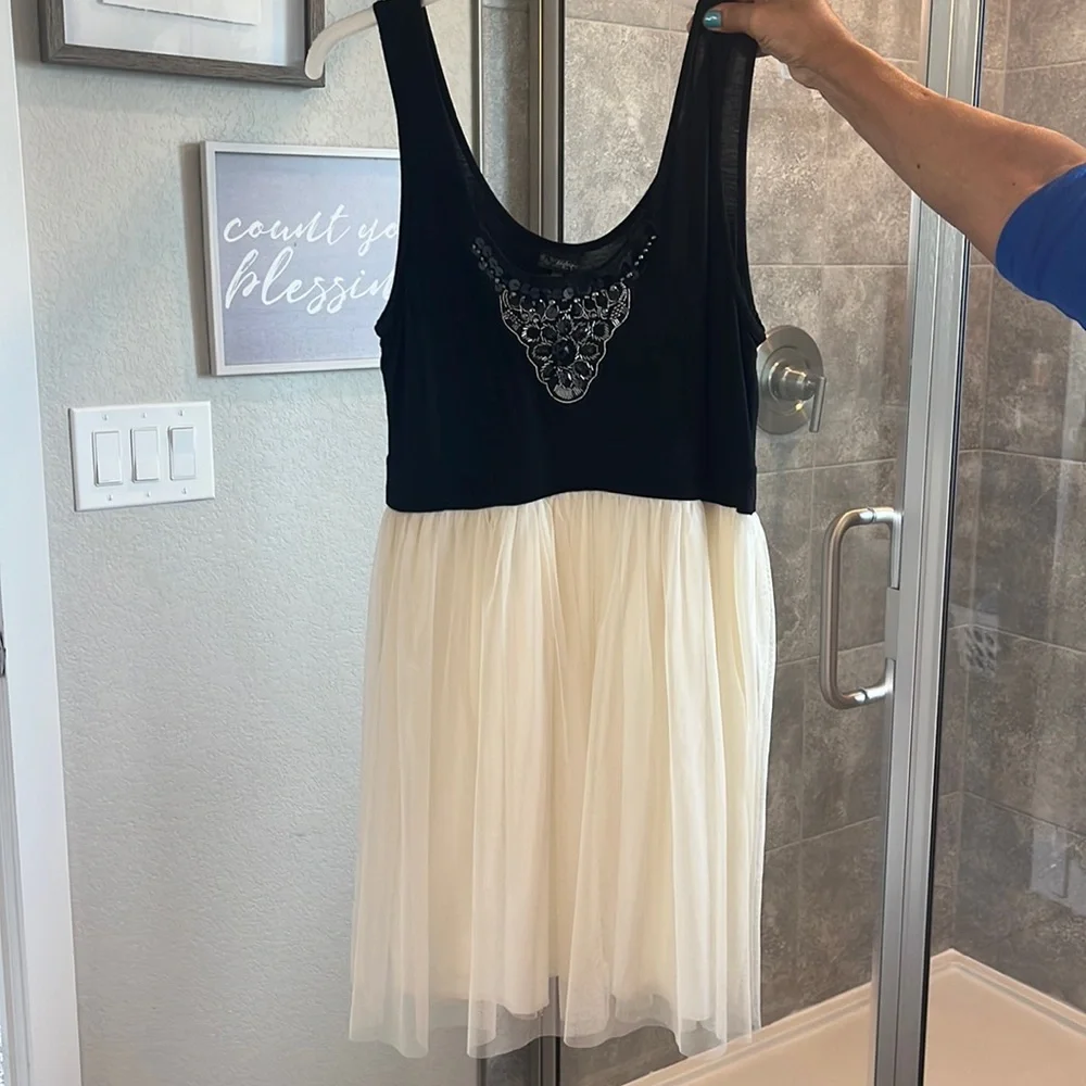 Dress - Picture 1 of 2